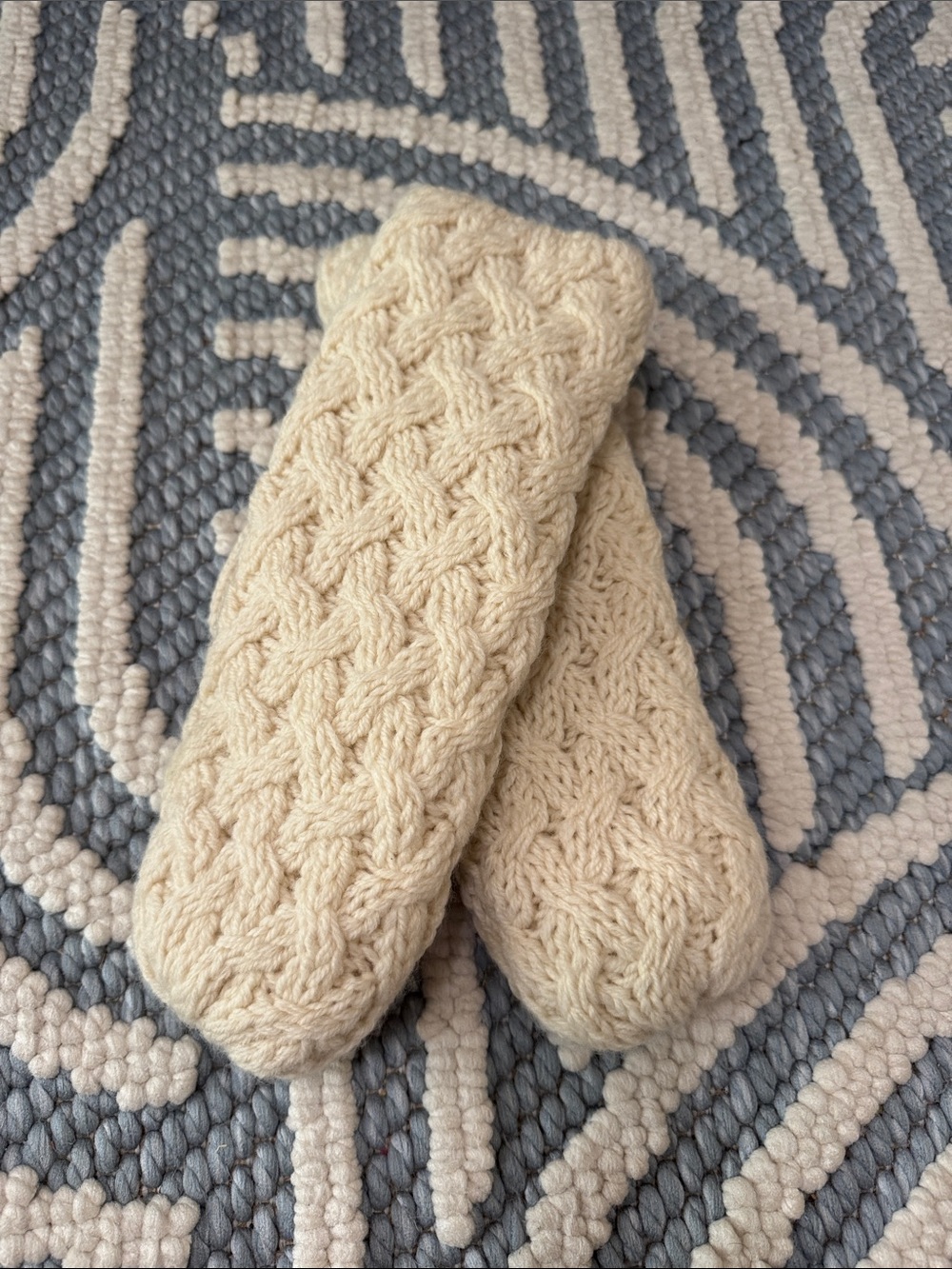 Vintage Cream Wool Cable Knit Mittens Large XL Chunky Hand Knit Style